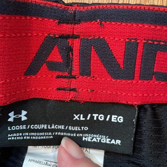 Under Armour Mens Shorts Size Xl loose Fit Red Black Pockets Heat Gear - Picture 3 of 11